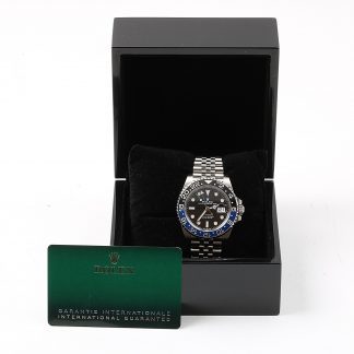 HERRUR ROLEX GMT MASTER II "BATGIRL" AUTOMATIC 41MM, MODELL 126710BLNR, SERIENR: 620G11D2, MED CERT NOV 2020 (ETUI SAKNAS) OBS!! DENNA VARA SKICKAS EJ